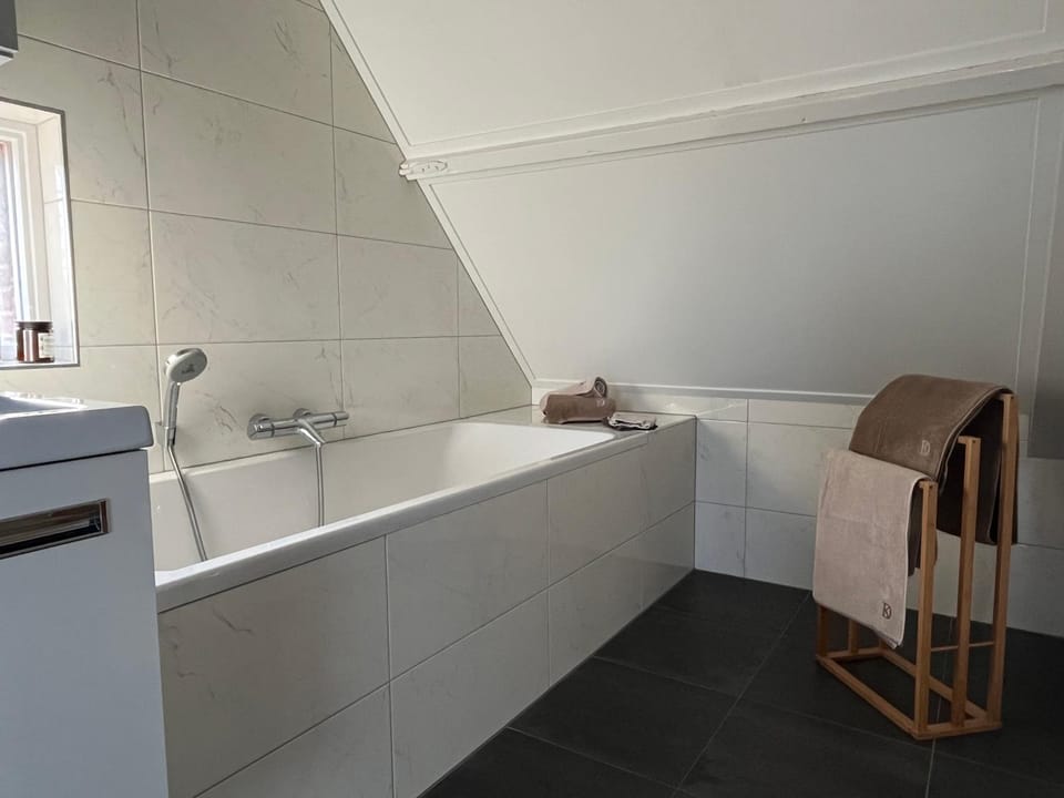 Bathroom, towels