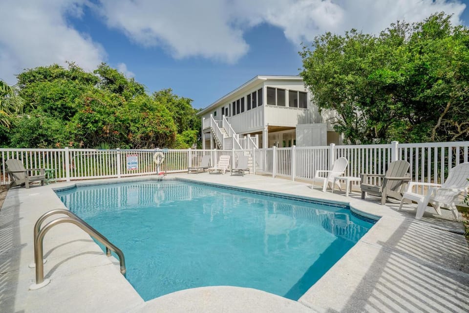 About Time-Private Pool-Newly Remodeled House in Saint George Island