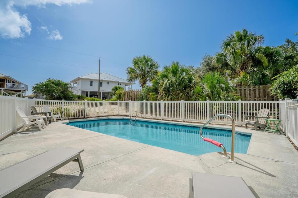 About Time-Private Pool-Newly Remodeled House in Saint George Island