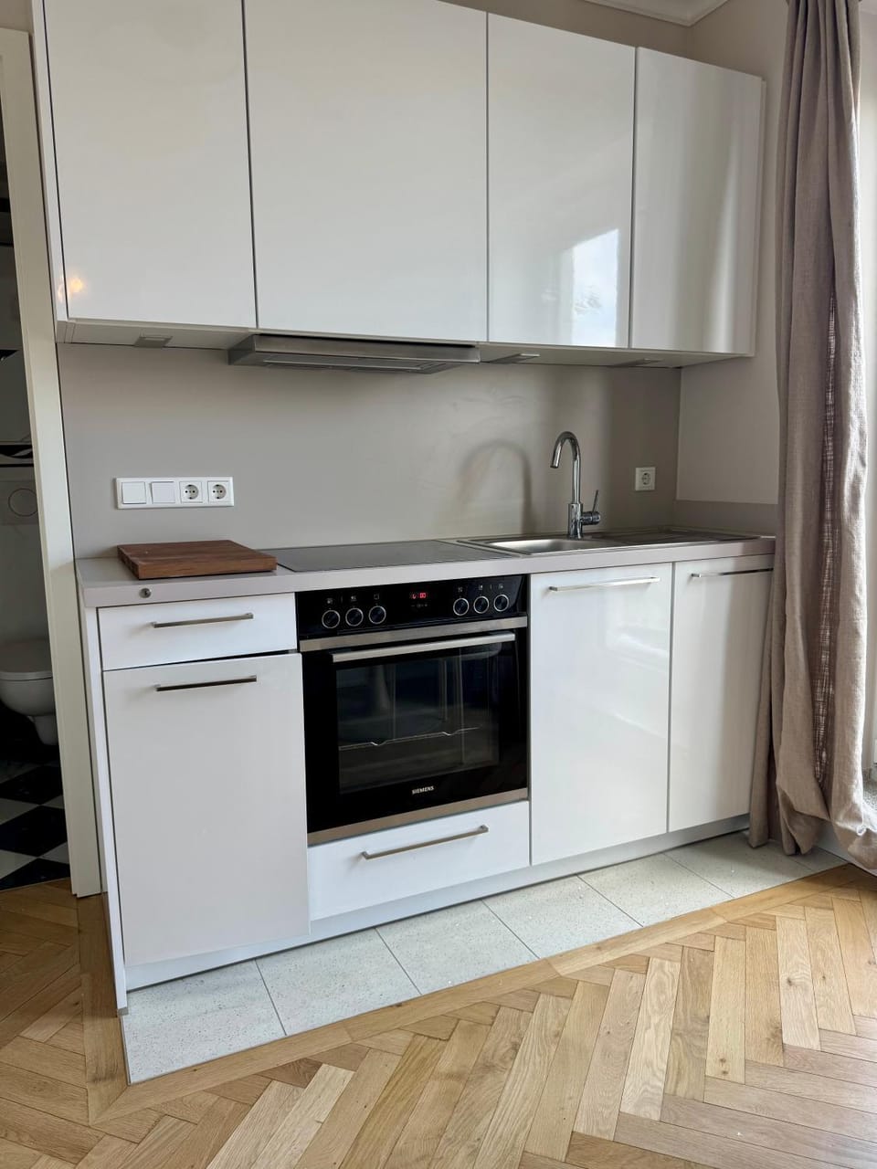 Kitchen or kitchenette, Photo of the whole room, dishwasher, stove, kitchen