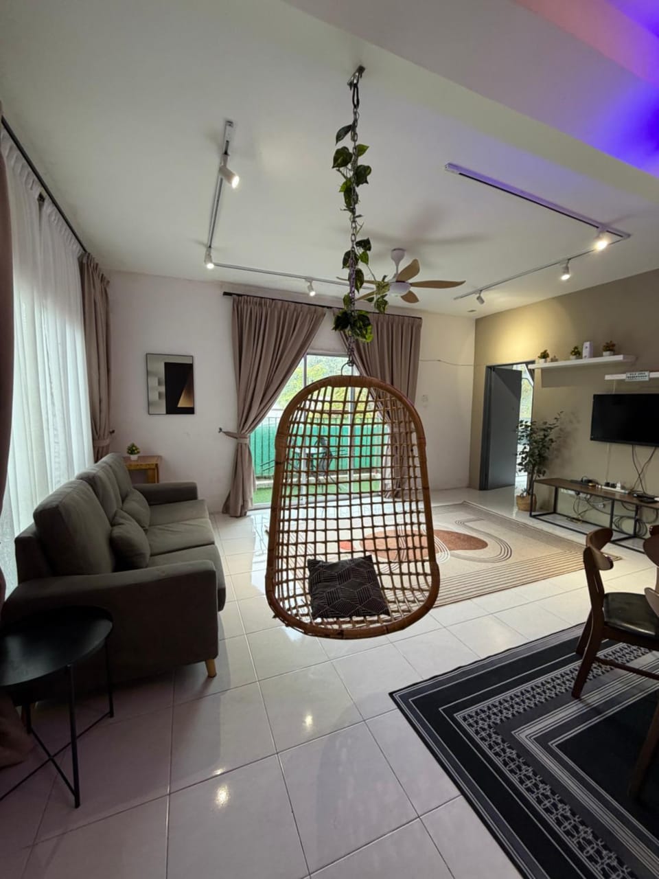 TV and multimedia, Photo of the whole room