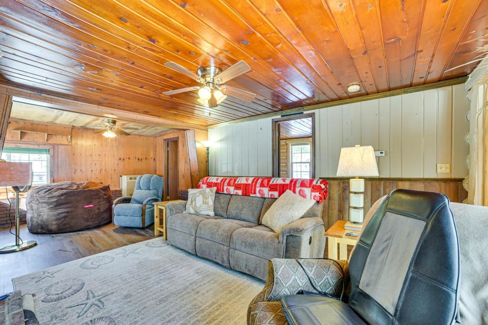 Rifle Lake Cabin! Michigan Outdoor Adventure Pad Cabin in Michigan