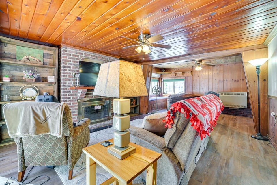Rifle Lake Cabin! Michigan Outdoor Adventure Pad Cabin in Michigan