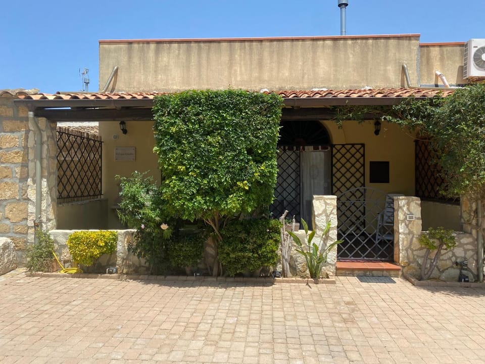 Facade/entrance, Garden