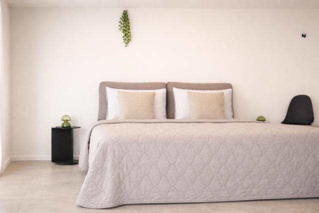 Eclectic 2BR Bauhaus by Kerem TLV Apartment in Tel Aviv-Yafo