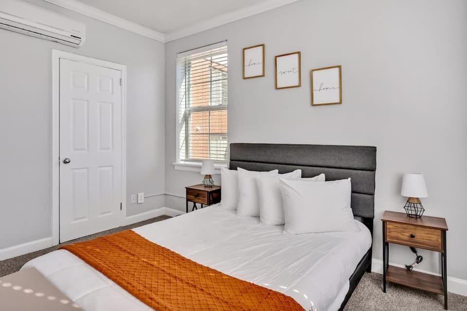 2BR Farmhouse Apt Near Everything - 2nd Floor Apartment in Durham