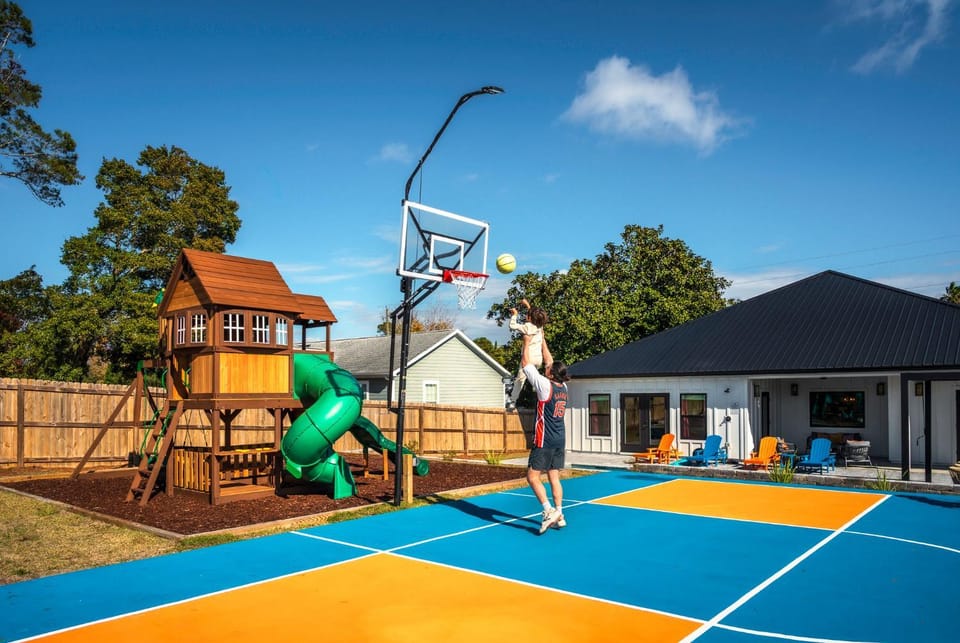Pickleball - Mini-Golf - Playground-Sleeps 16 House in Sunnyside