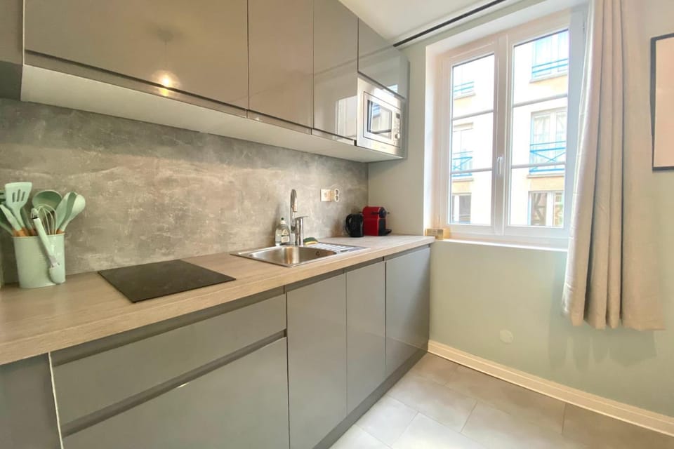 Kitchen or kitchenette