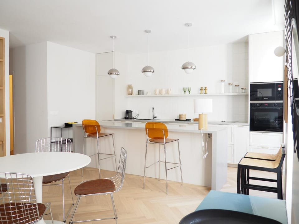 Beautiful bright apartment near Champs Elysées Apartment in Paris
