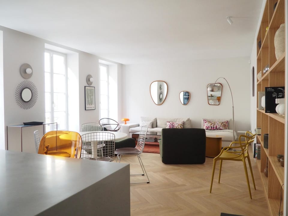 Beautiful bright apartment near Champs Elysées Apartment in Paris