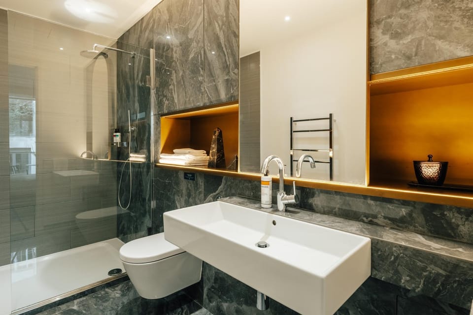 Shower, Toilet, Bathroom