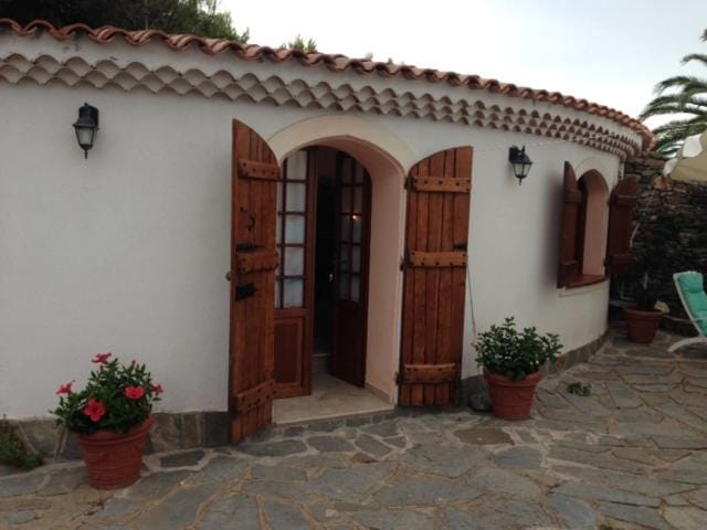 Facade/entrance, Day