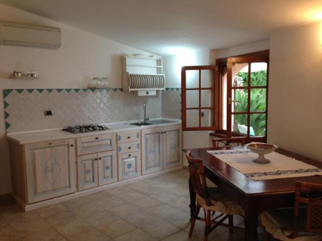 Day, Dining area