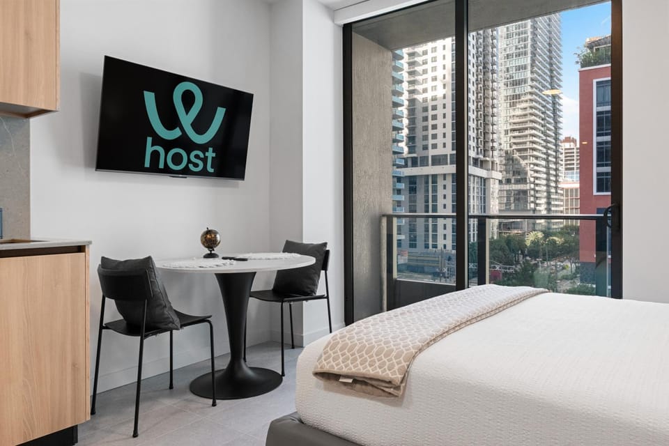 Bed, TV and multimedia, Seating area, Dining area