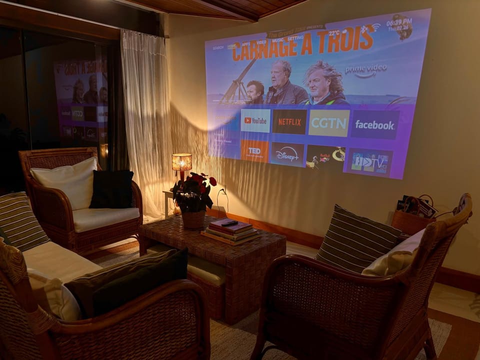 TV and multimedia, Living room, Seating area, Evening entertainment