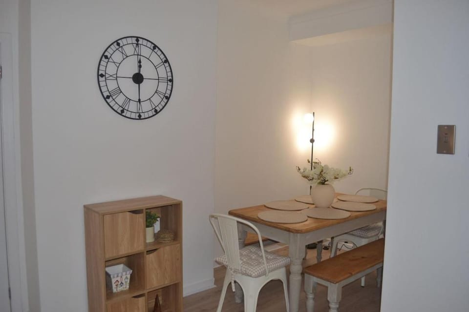 Large 8 Bed Group and Contractor Accommodation Apartment in Stirling