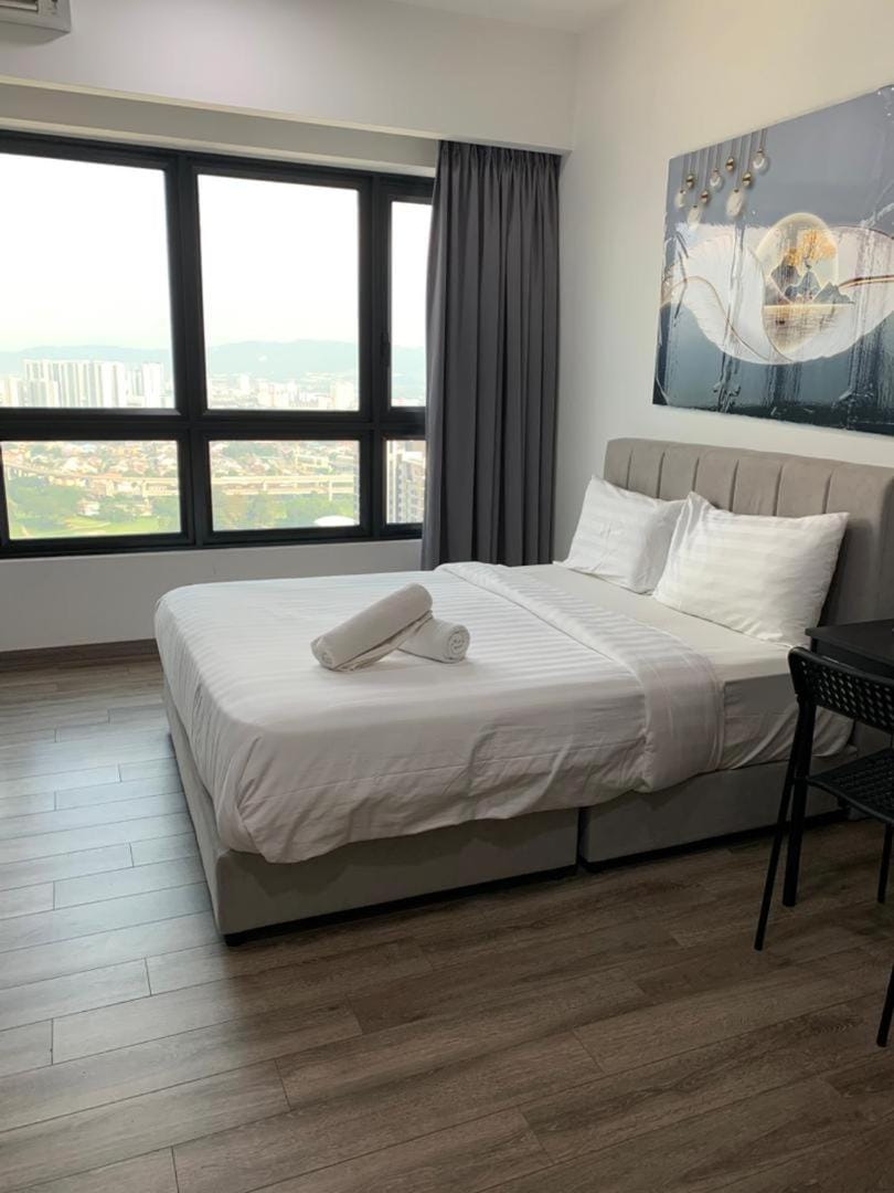 Agile LUXURY Suites, 3-5 mins to Pavilion, TRX Mall & MRT - Free Parking Apartment in Federal Territory of Kuala Lumpur