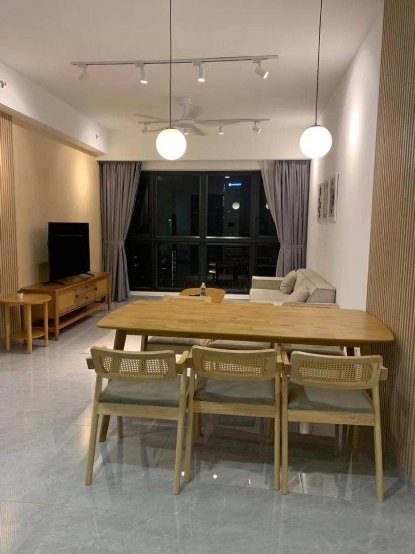 Agile LUXURY Suites, 3-5 mins to Pavilion, TRX Mall & MRT - Free Parking Apartment in Federal Territory of Kuala Lumpur