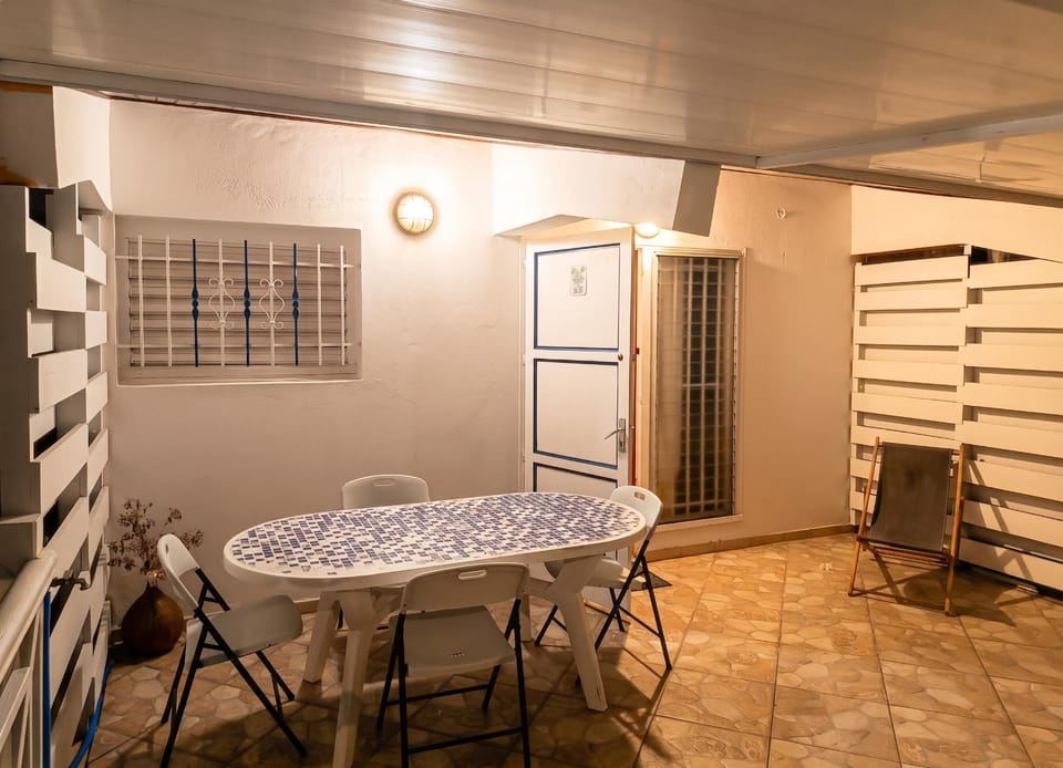 Bungalow accueillant à La Trinité, 47 m², véranda charmante House in La Trinité