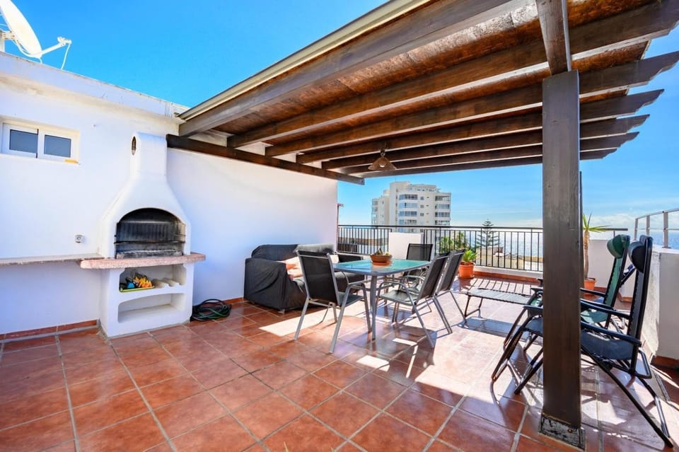 Property building, Balcony/Terrace, Living room