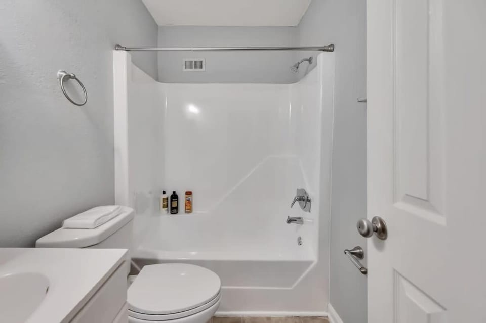 Simple 1BD Near Duke & Hospital - 2nd Floor Apartment in Durham