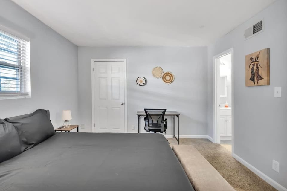 Simple 1BD Near Duke & Hospital - 2nd Floor Apartment in Durham