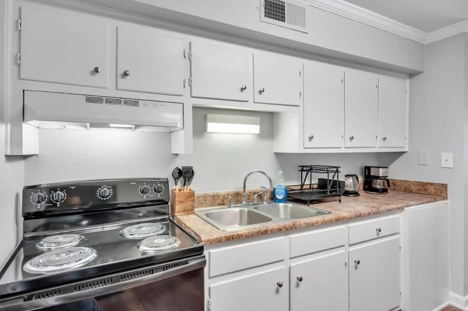Simple 1BD Near Duke & Hospital - 2nd Floor Apartment in Durham