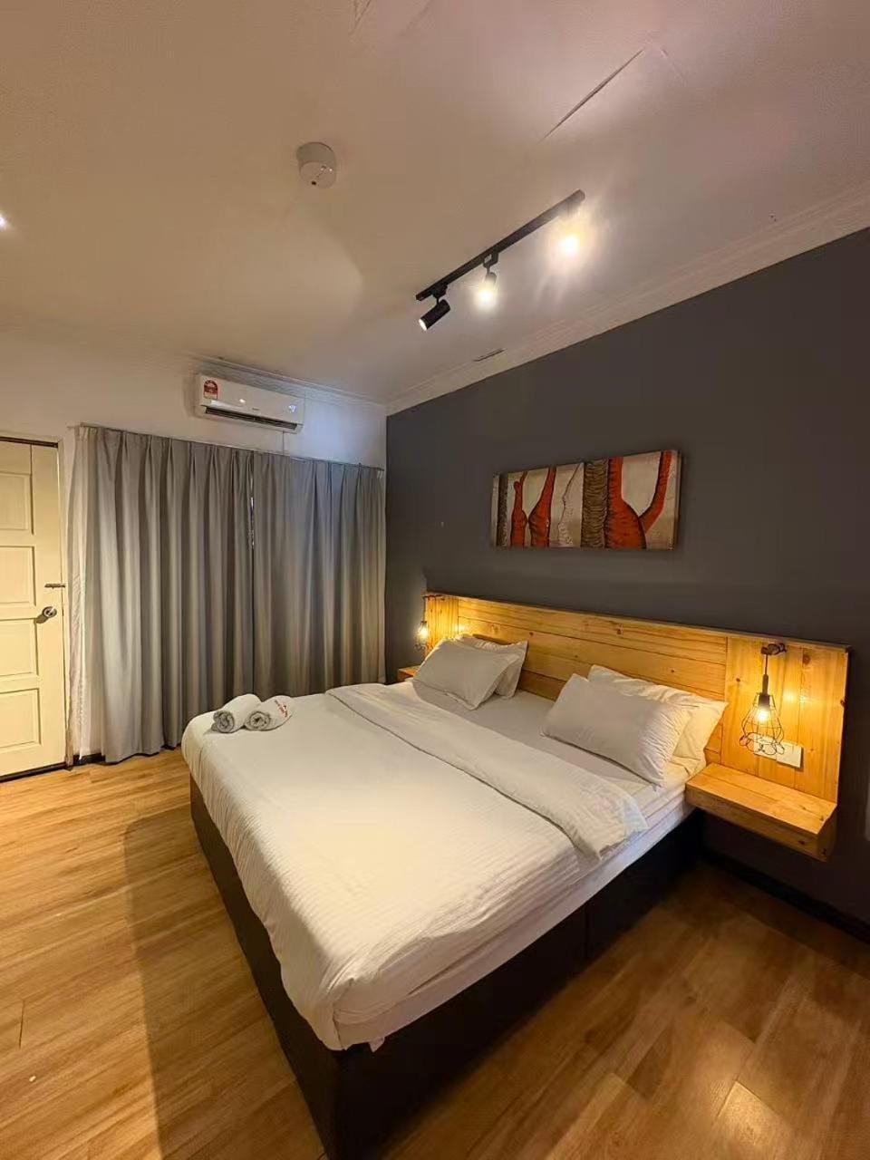 Bed, Bedroom, air conditioner