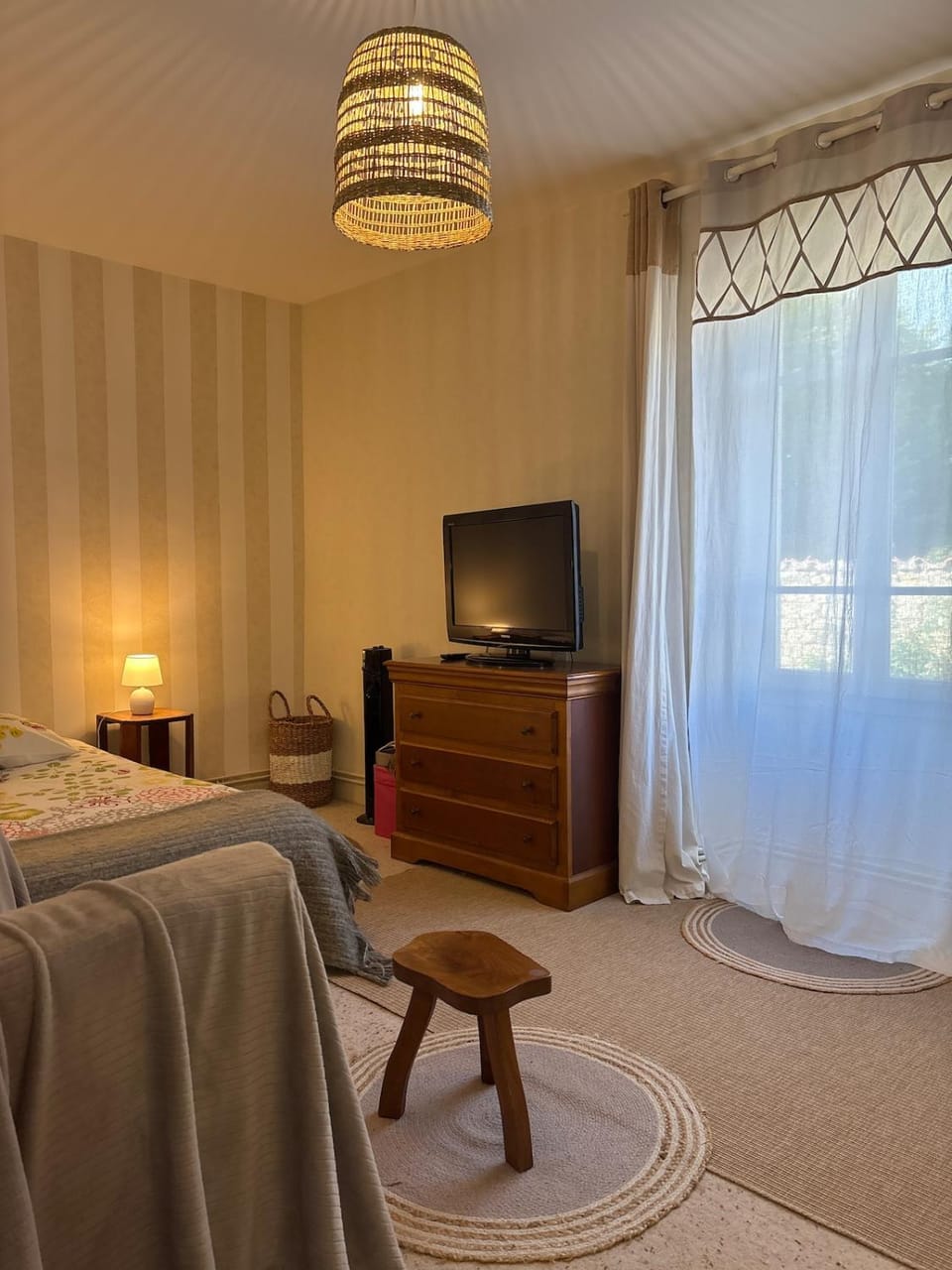 TV and multimedia, Photo of the whole room, Bedroom