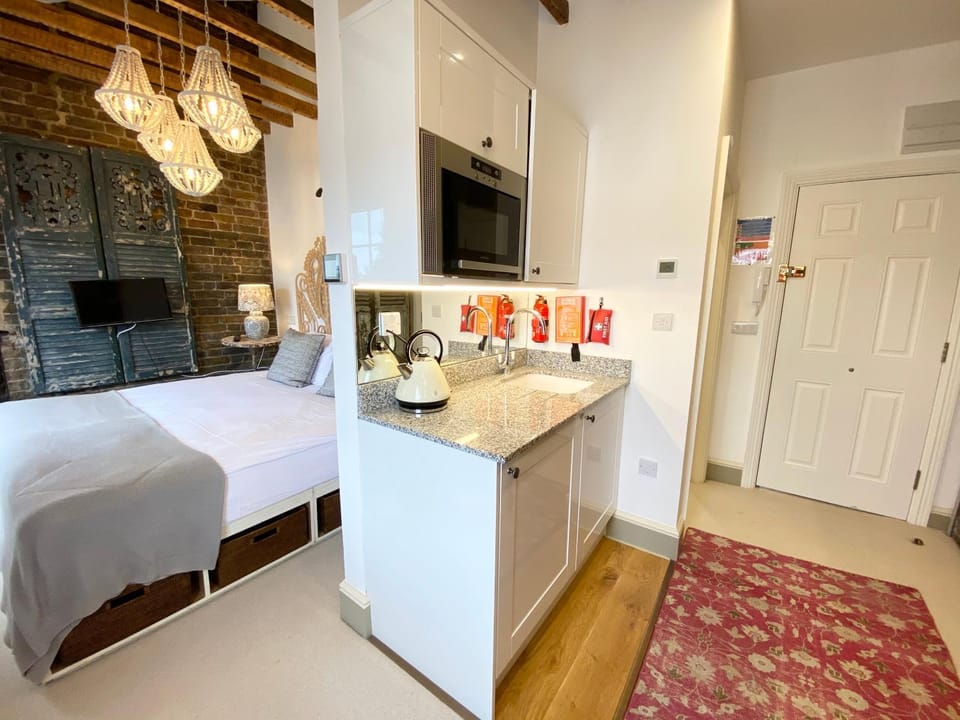 Kitchen or kitchenette, Dining area, kitchen