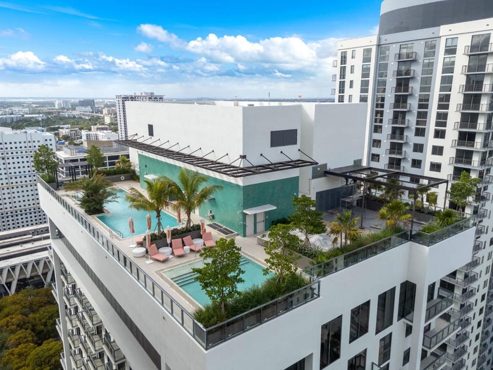 Stylish Urban 1BR Downtown Rooftop Pool & Views House in Miami