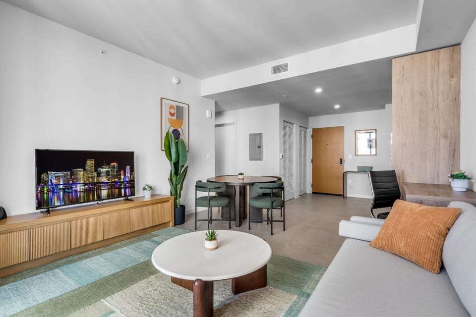 Stylish Urban 1BR Downtown Rooftop Pool & Views House in Miami