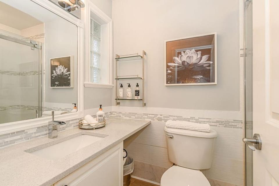 Beautiful Executive Home close to the Ocean House in Sidney