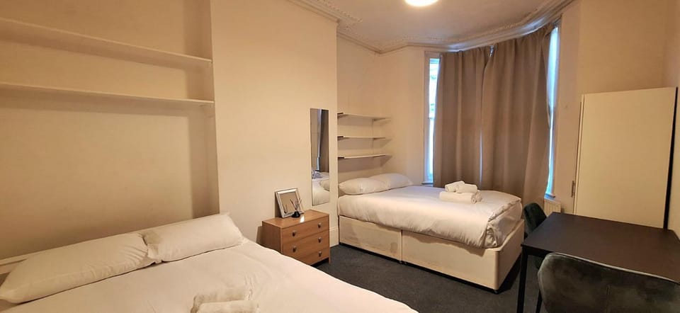 Large House Dalston Hackney Great for Contractors Apartment in London Borough of Islington