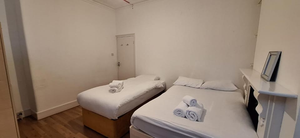 Large House Dalston Hackney Great for Contractors Apartment in London Borough of Islington