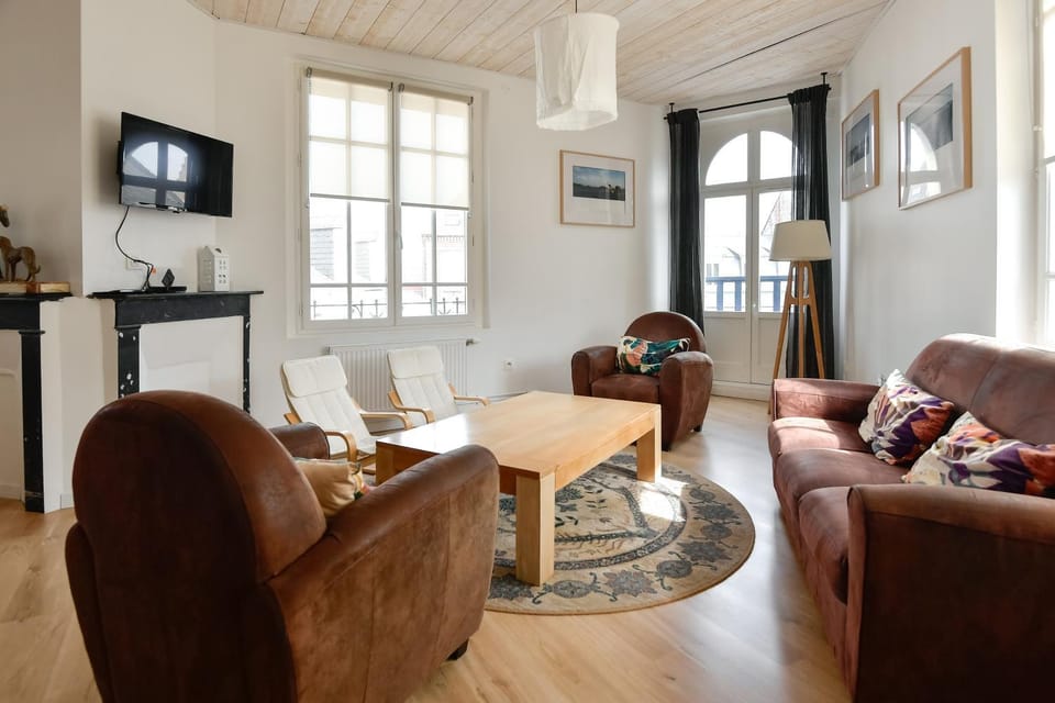 Property building, Living room