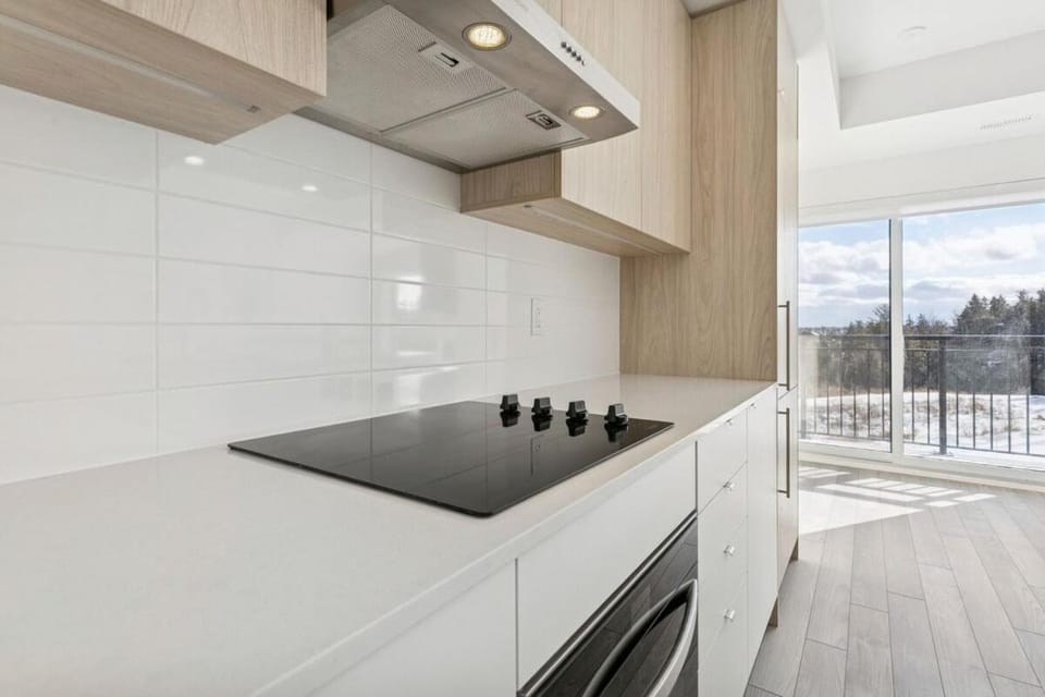 Home Richmond Hill 2bed2,5bath Parking House in Richmond Hill