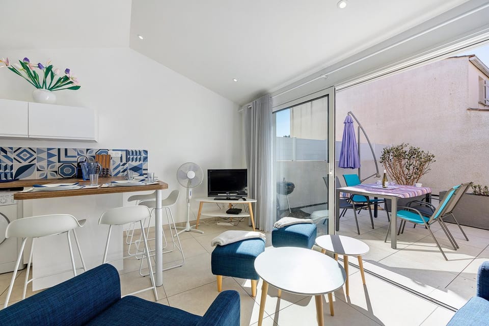 Property building, Living room