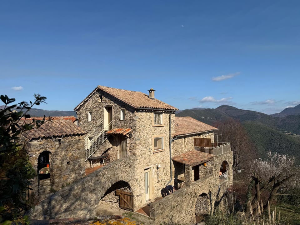 Property building, Natural landscape, Mountain view, pet friendly
