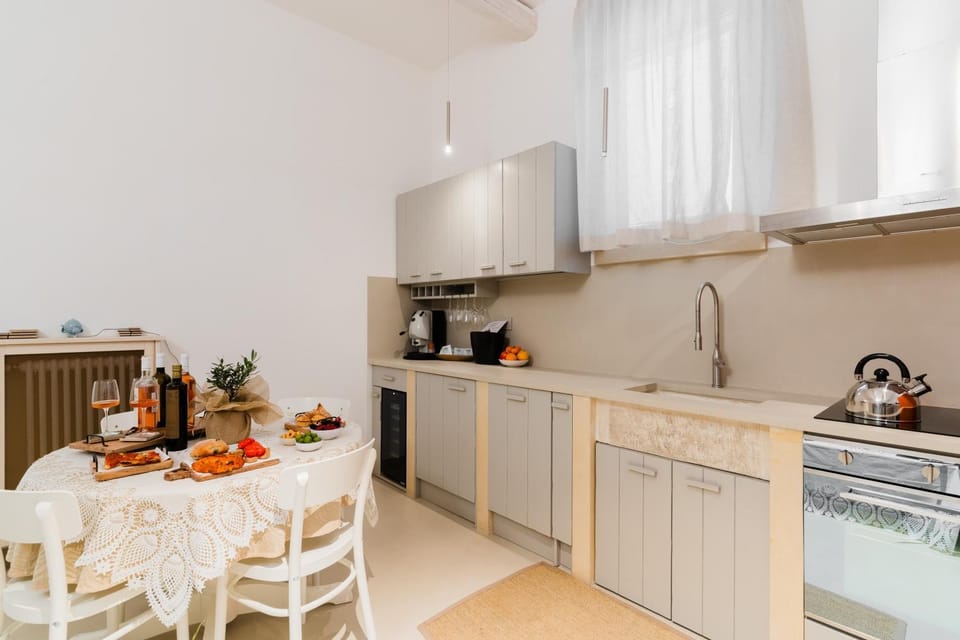 Property building, Kitchen or kitchenette, Living room