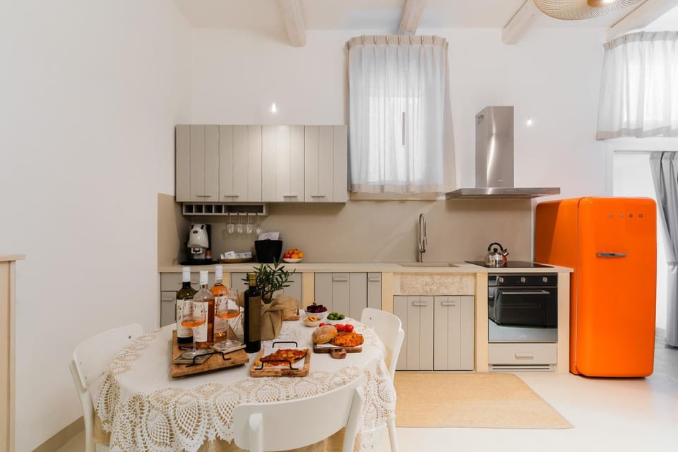 Kitchen or kitchenette, Living room