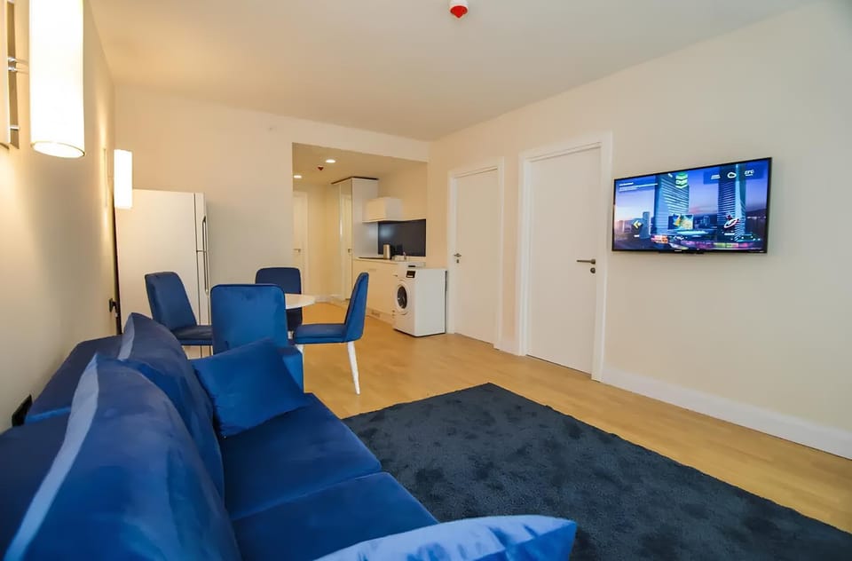 Communal lounge/ TV room, TV and multimedia, Kitchen or kitchenette, Living room, Seating area, Evening entertainment, minibar, oven