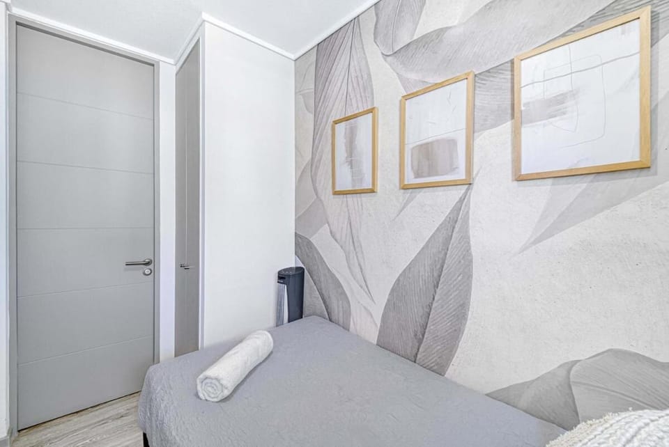 Vista Capital 2D 2B with Wifi and AC Apartment in Santiago