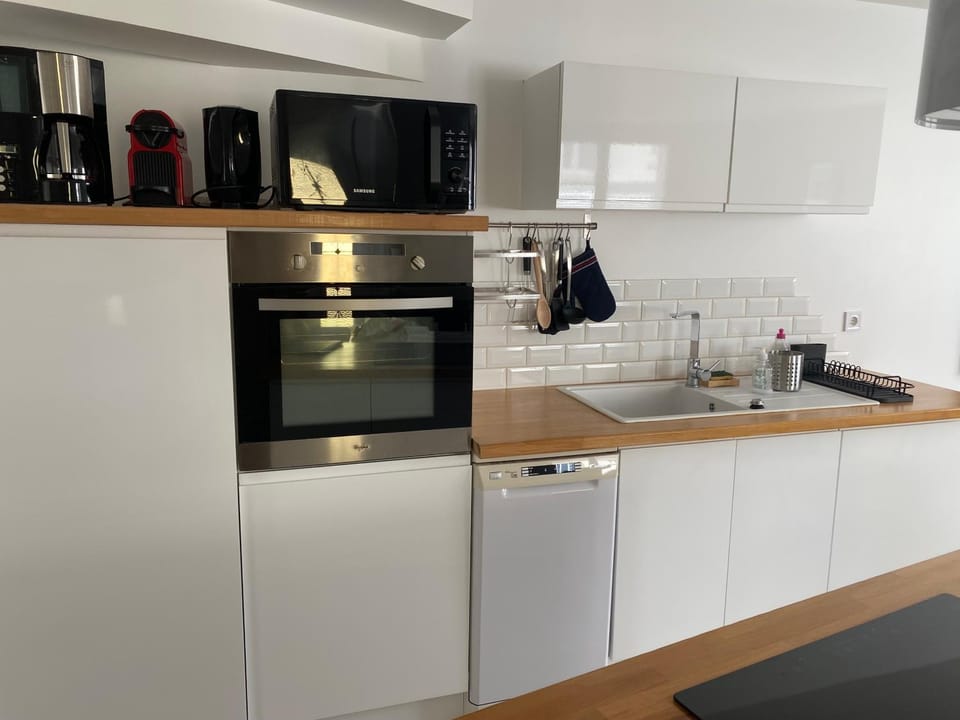 Kitchen or kitchenette, Living room