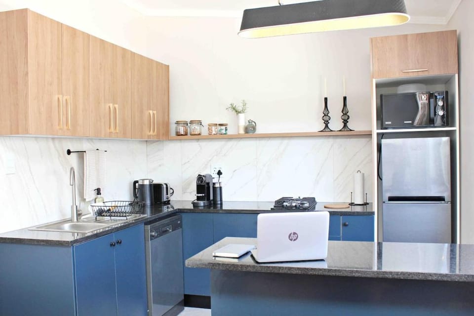 Sunset Stay - Garden Flat Apartment in Cape Town