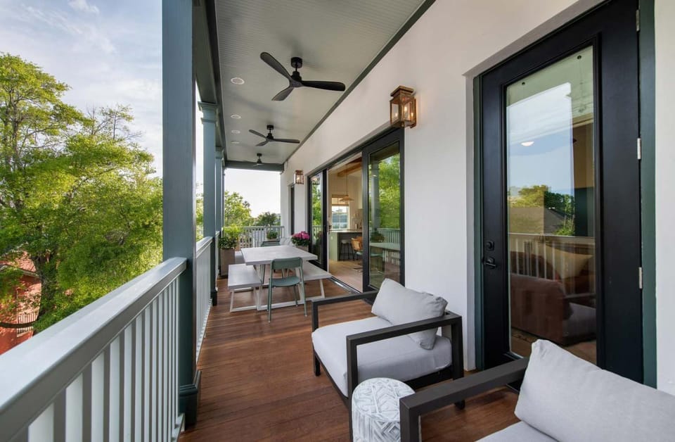Luxury Downtown Rental 5 Beds 3 Baths Walkable House in Charleston