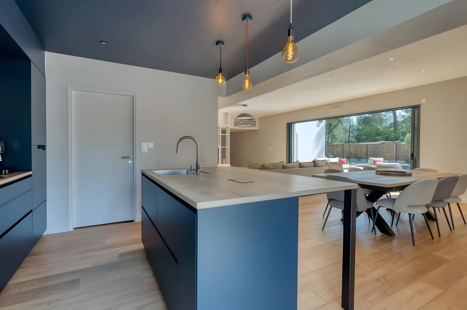 Kitchen or kitchenette, Living room