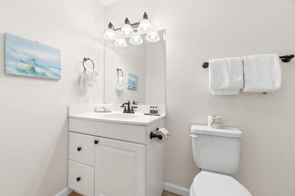 Toilet, Bathroom, towels