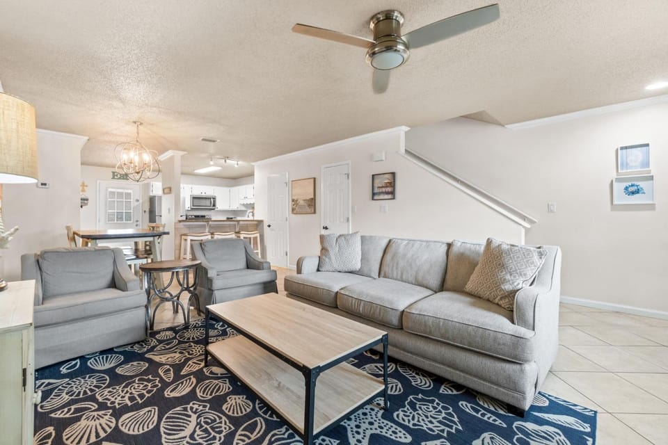 Kitchen or kitchenette, Living room, Decorative detail, Seating area, Dining area