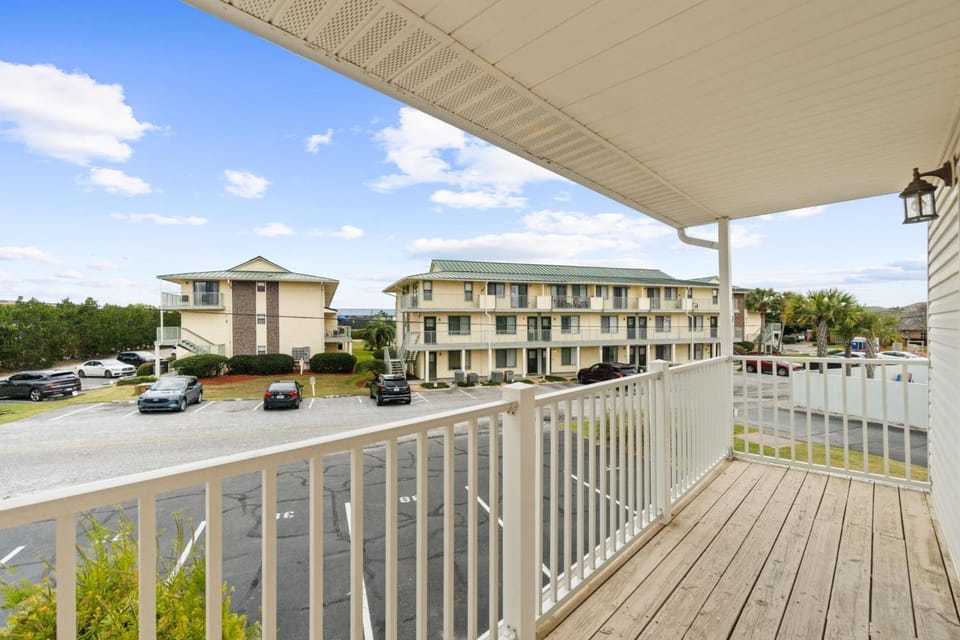 Property building, Day, Neighbourhood, Natural landscape, View (from property/room), Balcony/Terrace, Street view, Location, Parking